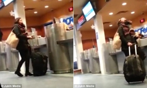 Co gai an va nhu tre con vi lo pha hinh anh