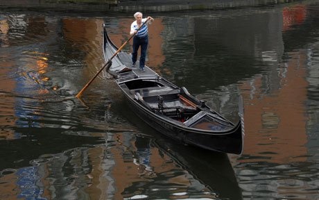 3. Thật khó để phân biệt Venice và Birmingham. Bạn có thể khẳng định đây là Venice hay Birmingham không?