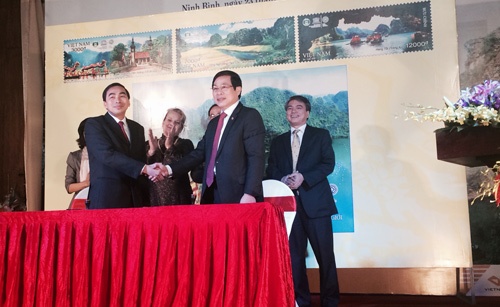 Cảnh quan tháp karst Tràng An là một trong những khu vực đẹp và ngoạn mục nhất thuộc loại này trên thế giới, gồm chủ yếu một loạt các tháp karst dạng nón với vách dốc đứng cao 200m so với nền đất và mực nước xung quanh.  Với những giá trị đặc biệt như vậy, ngày 23/6/2014, tại Doha - thủ đô của Qatar, Uỷ ban Di sản Thế giới thuộc Tổ chức Giáo dục, Khoa học và Văn hoá của Liên hợp quốc (UNESCO) đã chính thức ghi danh Quần thể danh thắng Tràng An (Ninh Bình) vào danh mục Di sản Văn hoá và Thiên nhiên Thế giới dựa trên 3 tiêu chí: văn hoá, vẻ đẹp thẩm mỹ và địa chất - địa mạo.