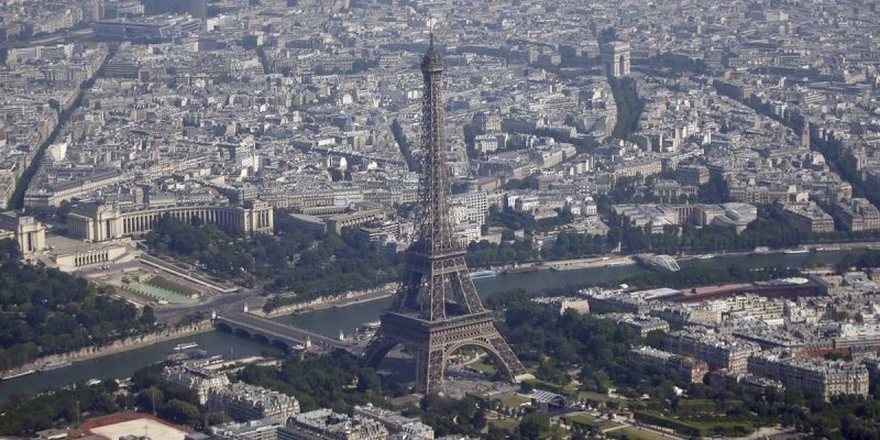 4. Vào thời kỳ mới hoàn tất, tháp Eiffel là công trình cao nhất thế giới: Tới tận năm 1930, khi tòa nhà Chrysler của thành phố New York hoàn tất với chiều cao 319 m thì tháp Eiffel mới để mất danh hiệu này.