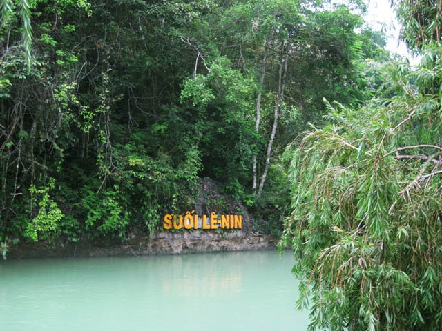 Ve Pac Bo tham noi Bac Ho tung song hinh anh