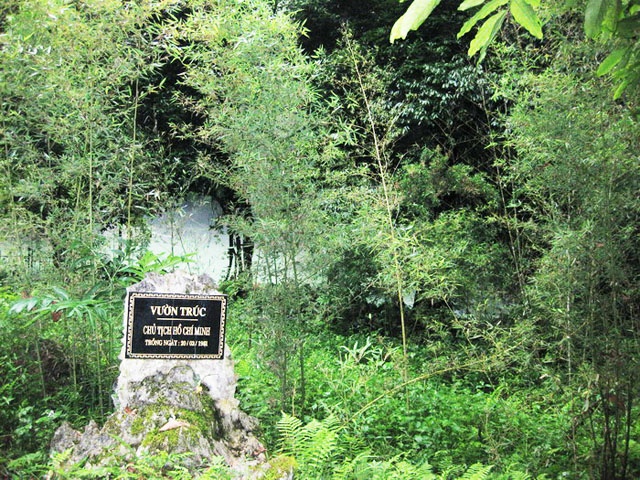 Đường đến hang Pác Bó.