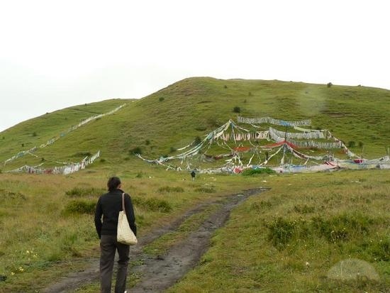 Một khu điểu táng của người Tây Tạng. Ảnh: Tripadvisor