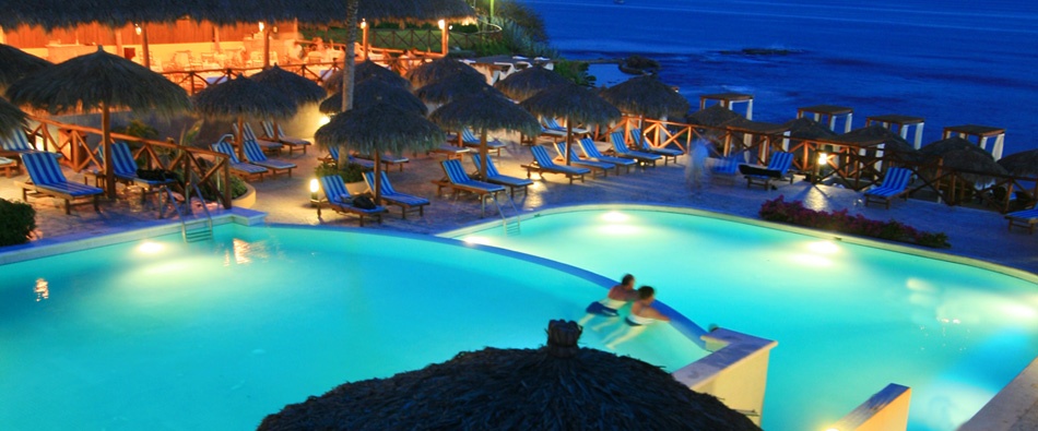 5. The Royal Suites Punta Mita by Palladium, Riviera Nayarit: Khách sạn này nằm cách Puerto Vallarta khoảng 1 tiếng đồng hồ chạy xe, trải dài giữa rừng xanh tươi nhìn ra một bãi biển tư tuyệt đẹp. Khu nghỉ dưỡng chỉ dành cho người lớn này là nơi lý tưởng cho các cặp đôi.