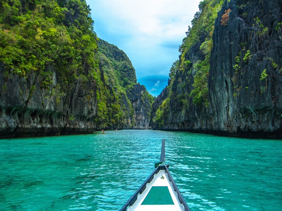 Họ sẽ đi đâu? Đông Nam Á: Những du khách ở độ tuổi 20 mê mẩn du lịch bụi ở Đông Nam Á, từ những vùng biển xinh đẹp của Thái Lan, những thành phố giao thoa giữa cổ điển và hiện đại của Việt Nam tới đảo Palawan của Philippines. Chi phí rẻ cùng với nền văn hóa độc đáo của các quốc gia này vô cùng hấp dẫn với các du khách trẻ. Ảnh: Palawan, Philippines