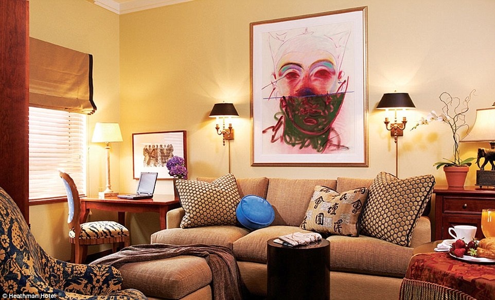 Khách sạn Heathman, Portland, Oregon, Mỹ: Những người hâm mộ tác phẩm này đều biết khách sạn Heathman là nơi Christian và Ana lần đầu ngã vào vòng tay nhau và cũng là điểm gặp gỡ của họ sau này. 