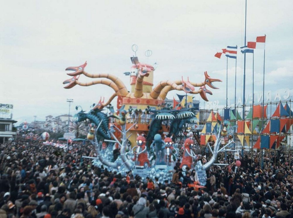 Carnevale di Viareggio (ngày 1-28/2) là lễ hội carnival nổi tiếng nhất châu Âu. (Nguồn: AP)