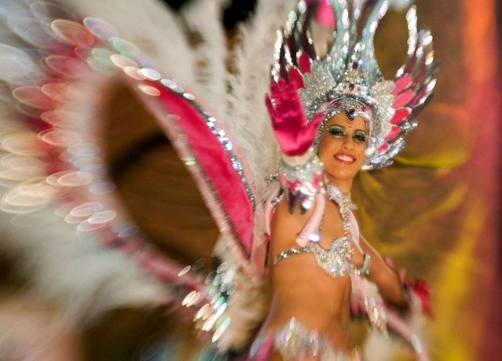 Carnival of Santa Cruz de Tenerife (ngày 11-2/22) là lễ hội lớn thứ hai trên thế giới. (Nguồn: Trinidad Carnival)