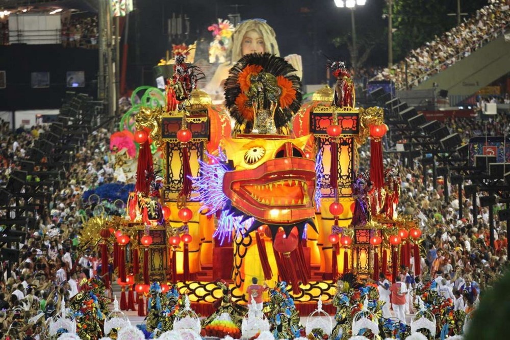 Rio Carnival (ngày 13-17/2) là lễ hội carnaval lớn nhất thế giới. Mỗi ngày lễ hội thu hút hơn hai triệu khách du lịch. (Nguồn: REX)
