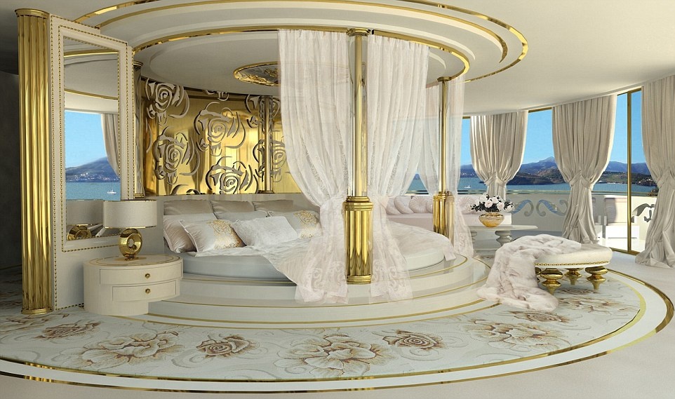 Cabin của chủ nhân du thuyền vô cùng xa hoa với giường cỡ lớn, màn treo và hiên riêng, đem lại tầm nhìn toàn cảnh.