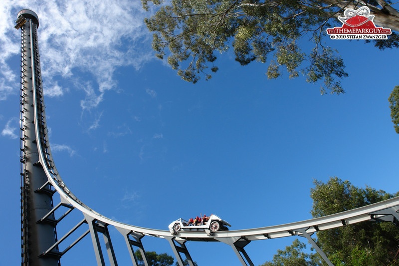 6. Tower of Terror, Công viên giải trí Dreamworld, Úc (160 km/h): Cùng đứng ở vị trí số 5 của danh sách này là tàu lượn Tower of Terror. Sử dụng động cơ nam châm như tàu lượng Superman, Tower of Terror đi theo đường ray hình chữ L, dừng lại ở đỉnh và sau đó trượt xuống với tốc độ 160 km/h trên cả hai chiều lên và xuống.