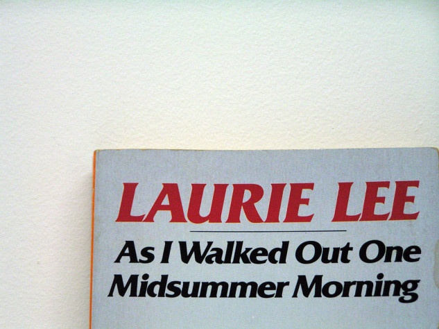 “As I Walked Out One Midsummer Morning” (Tạm dịch: “Bước ra giữa sáng mùa hè”) của Laurie Lee: Cuốn sách của Laurie Lee kể lại chuyến đi của ông thời trai trẻ vào những năm 1930, đây là một kiệt tác về du lịch của nước Anh. Laurie Lee mô tả chuyến đi từ thị trấn tẻ nhạt của Cotswolds, tới London rồi Tây Ban Nha, chỉ với tâm hồn ưa thích phiêu lưu và một cây vĩ cầm. Hài hước, kỳ lạ và đầy chất thơ, cuốn sách đã ghi lại những khoảng khắc tuyệt vời một cách chân thực.