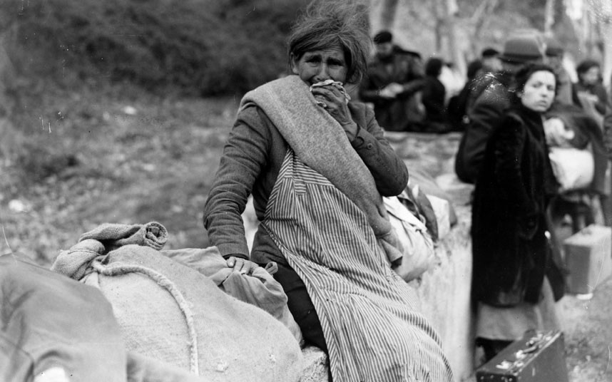 “Homage to Catalonia” (Tạm dịch: “ Trở về Catalonia”) của George Orwell: Sau khi trúng đạn trong nội chiến Tây Ban Nha, tác giả đã trở về quê hương của mình, Catalonia. Ông miêu tả người dân nơi đây “đang say giấc ngủ sâu của nước Anh, đôi khi tôi sợ chúng tôi sẽ sẽ chỉ tỉnh dậy với tiếng gầm thét của bom”. Cuốn sách được xuất bản năm 1938.