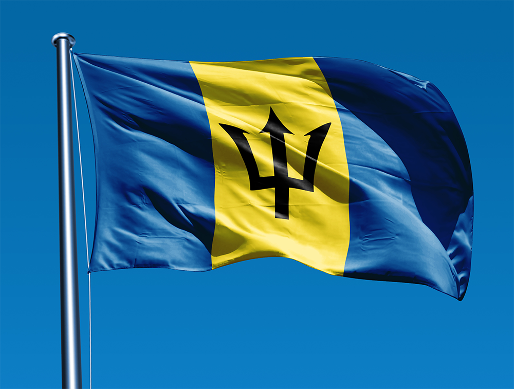 Barbados: Nếu bạn nghĩ  biểu tượng trên cờ của Barbados là tượng trưng cho thần Neptune hoặc Poseidon thì bạn đã nhầm. Đó là cây đinh ba của nữ thần Britannia, tượng trưng cho ba điều cơ bản của nền dân chủ.