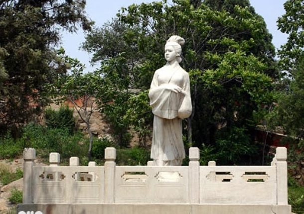 Tượng thờ Mạnh Khương Nữ