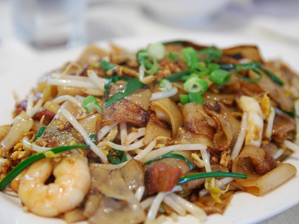 Thưởng thức ẩm thực đường phố ở Penang, Malaysia.