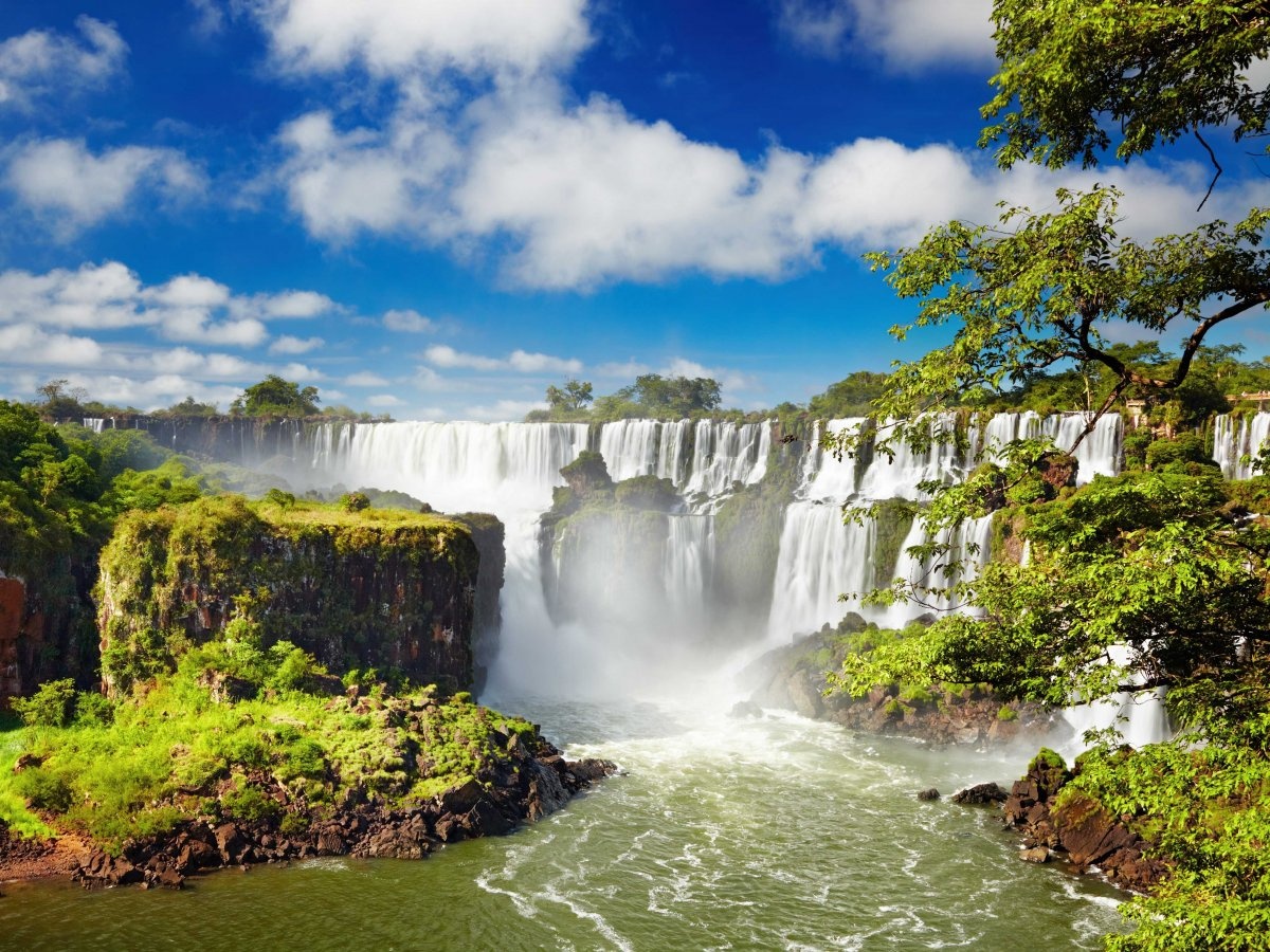 Tới thăm Iguazu, một trong những thác nước lớn nhất thế giới nằm ở biên giới Brazil và Argentina.