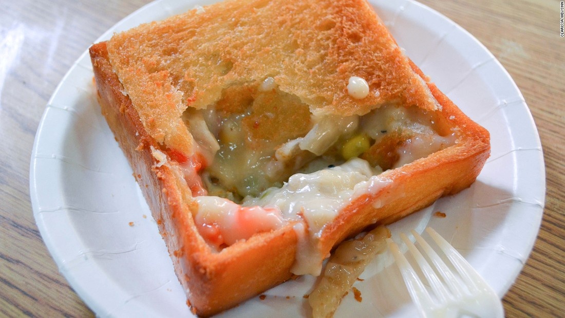 Bánh mì quan tài: Đây là sự kết hợp giữa bánh mì Pháp và hải sản hầm. Tương truyền, tên của món ăn bắt nguồn từ chuyện một nhà khảo cổ ăn bánh mì và bảo đầu bếp rằng trông nó giống như chiếc quan tài mà ông đang khai quật.