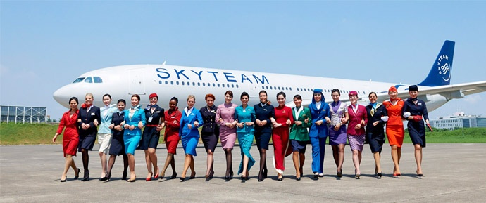SkyTeam là một liên minh hàng không có trụ sở quản lý, SkyTeam Central, đặt tại Trung tâm thương mại Sân bay Schiphol trong khuôn viên Sân bay Amsterdam Schiphol ở Haarlemmermeer, Hà Lan. Đến tháng 10 năm 2010, SkyTeam có chuyến bay đến 899 sân bay tại 169 quốc gia. Hãng hàng không Vietnam Airlines đã gia nhập liên minh SkyTeam từ năm 2010.
