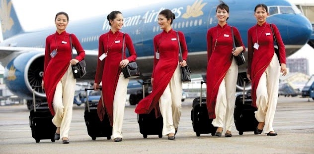 Vietnam Airlines (Việt Nam): Việt Nam đã chọn áo dài truyền thống với thiết kế tôn lên vẻ duyên dáng, nữ tính của các tiếp viên làm trang phục cho hãng. Trước đây, đồng phục của hãng có màu đỏ đô sang trọng.