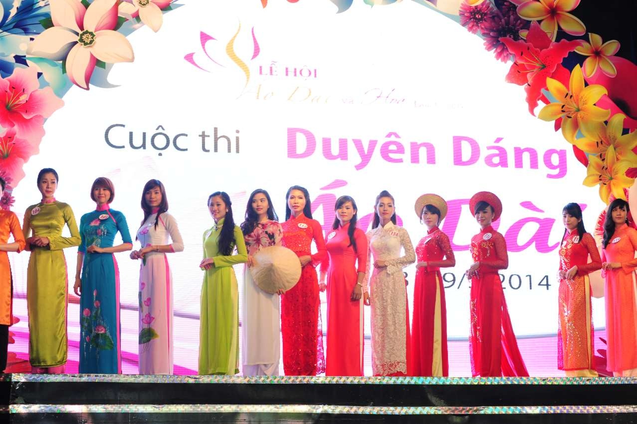 Le hoi Ao dai thanh pho Ho Chi Minh dien ra dung dip 8/3 hinh anh