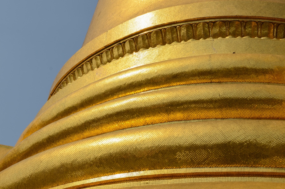 Ngọn tháp là nơi quàn ướp thi hài của các nhà vua khi vừa qua đời. Sau ba tháng phúng viếng tế lễ, thi hài của nhà vua mới đưa ra giàn hoả thiêu. Một phần tro xương được đem bỏ trong bình sứ để thờ trong chùa, phần còn lại sẽ được đem rắc xuống biển.