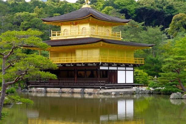 Kim Các Tự, chùa Lộc Uyển, Kyoto, Nhật Bản: Kim Các Tự (Gác Vàng) nằm trong khuôn viên chùa Lộc Uyển, một di sản văn hóa của cố đô Kyoto. 