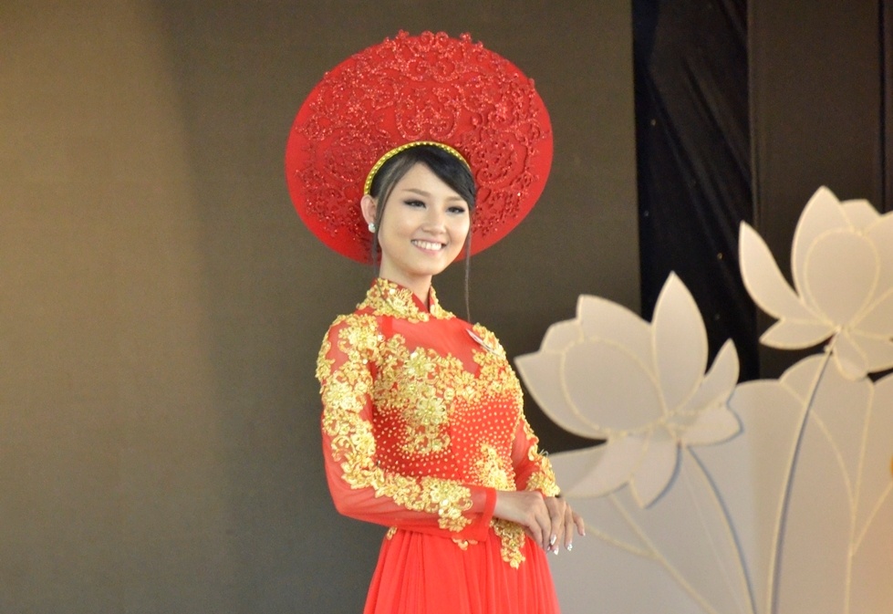 Le hoi Ao dai chao mung ngay 8/3 tai TP HCM hinh anh