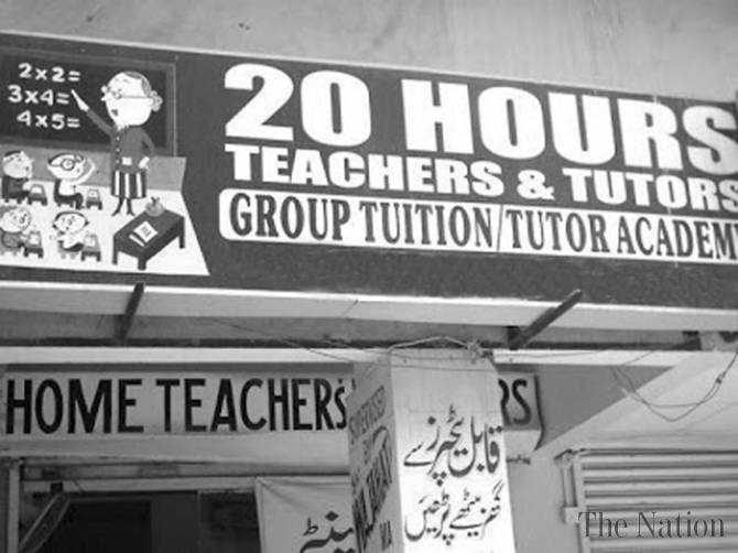 Đất nước của gia sư: Tại quốc đảo này có tới hơn 540 trung tâm gia sư, quảng cáo của họ dán đầy các bức tường và hàng rào. 90% học sinh đều có gia sư hay theo lớp học thêm dưới một dạng nào đó do áp lực và sự cạnh tranh trong trường lớp.