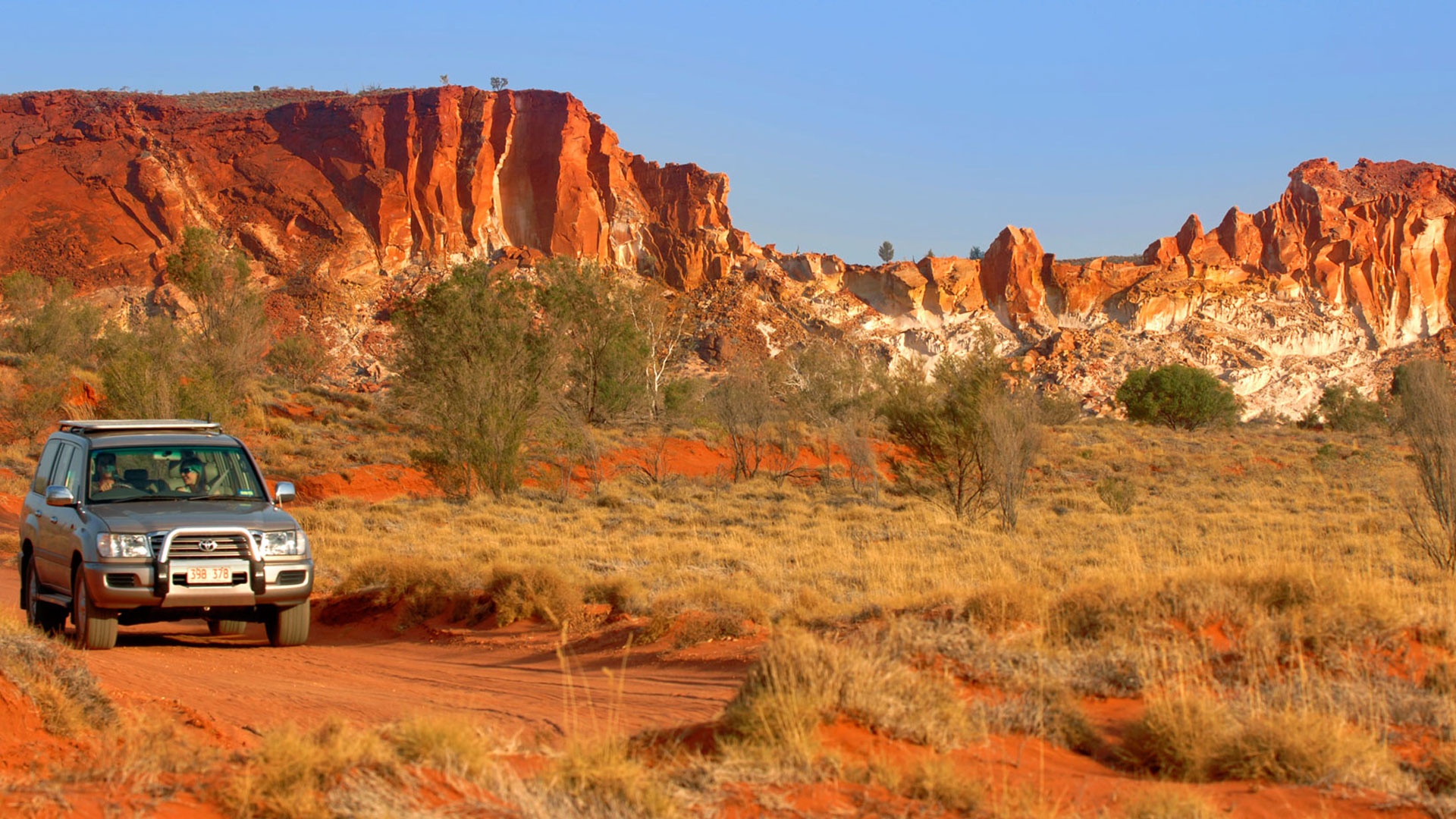 Outback, Australia: Đây là nơi có nhiều loài động vật hoang dã không thân thiện chút nào với con người như nhện, rắn và cá sấu. Không khí khô nóng, mặt trời bỏng rát và đất cằn cỗi khiến lượng người sinh sống ở đây rất thấp. 