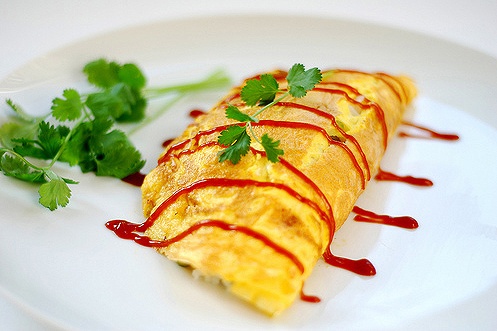 Clip huong dan lam com ga cuon trung kieu Nhat hinh anh