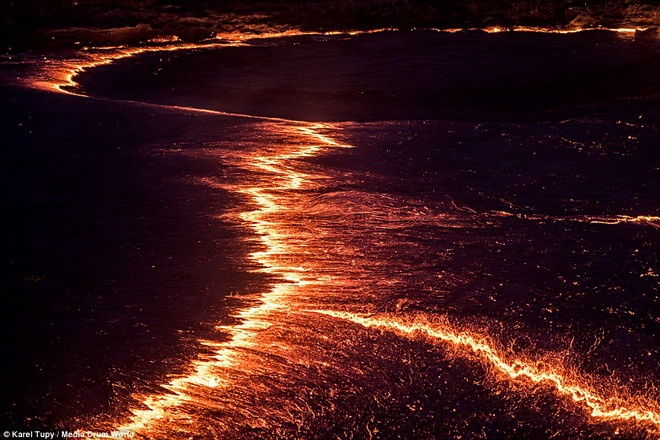  Hồ dung nham trên được hình thành vào năm 1906. 