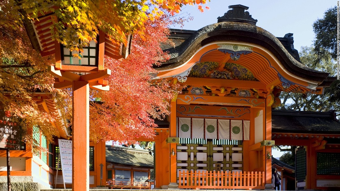 Đền Usa (Oita): Được xây dựng vào thế kỷ 8, đền Usa là công trình quan trong nhất dành để thờ phụng Hachiman, thần cung tên và chiến tranh. Sau khi rút quẻ, du khách có thể thưởng thức món đặc sản Negiyaki (bánh kếp hành).