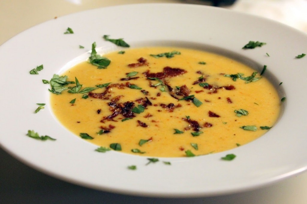 Súp bia (châu Âu): Hẳn những người mê bia sẽ rất thích món này. Súp bia được ăn kèm với bánh mì trong bữa sáng và được coi là biểu tượng của một ngày tốt lành. Món ăn đặc biệt này được nấu từ bia và bột mì.