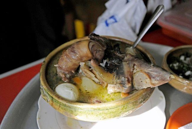 Súp ngẩu pín bò (Đông Nam Á): Với nguyên liệu chính là dương vật và tinh hoàn bò, nhiều người tin món đặc sản này có khả năng tăng cường sinh lực cho nam giới. 