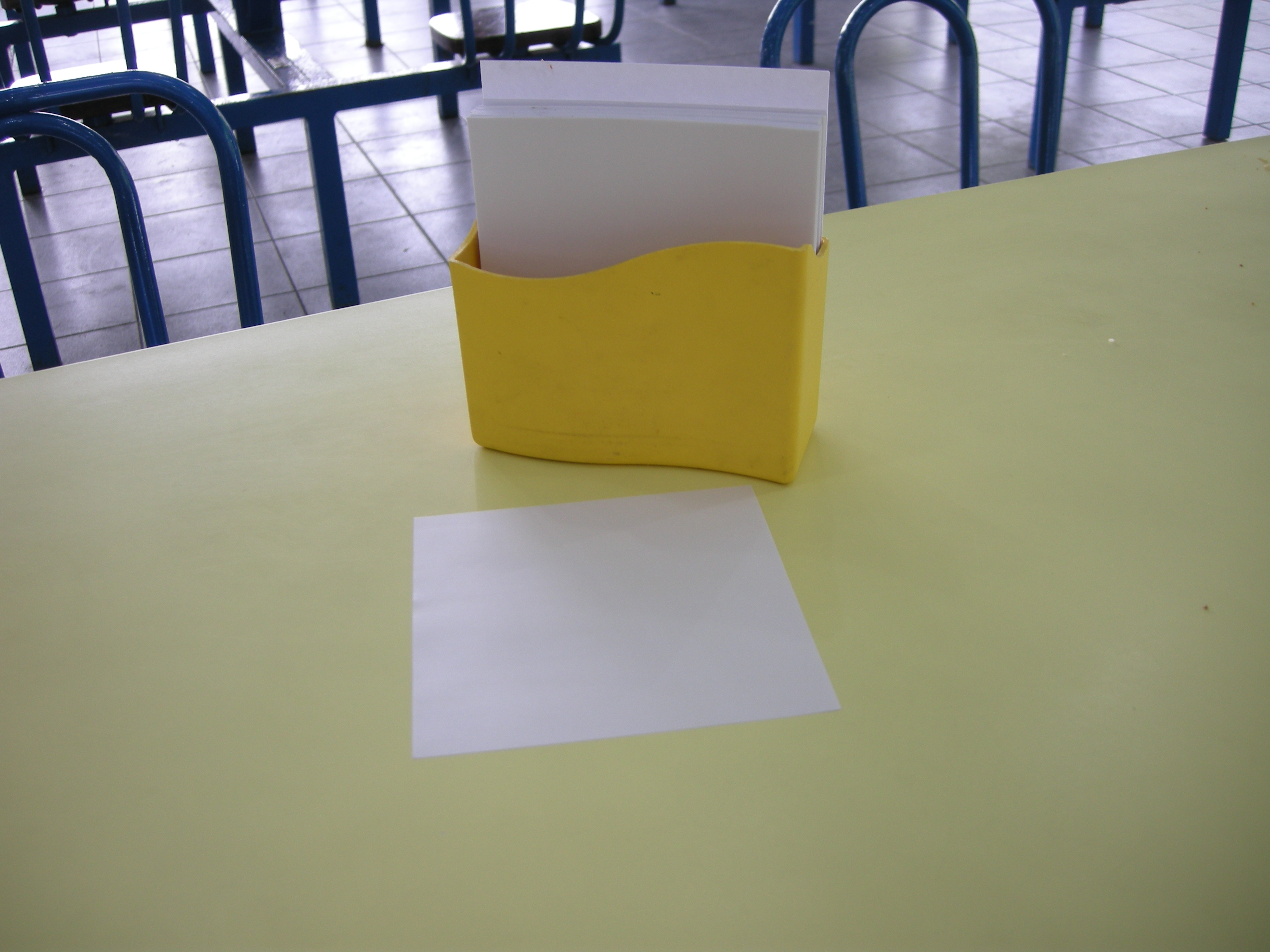 Khăn giấy: Người nước ngoài thường gặp khó khăn với loại khăn giấy được phục vụ ở các nhà hàng tại Brazil. Chúng là giấy sáp chứ không phải loại giấy mềm nên rất khó dùng để lau miệng hoặc tay. Thực chất loại giấy này được dùng để cầm đổ ăn.