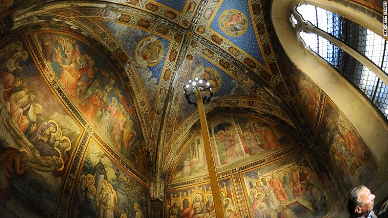 Vào thế kỉ 13, các thầy dòng người Dominica đã mở một nhà thuốc ở tu viện Santa Maria Novella và bắt đầu trồng các loại thảo dược.