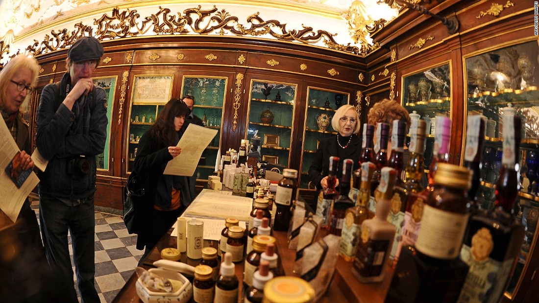 Nhà thuốc nằm gần ga tàu ở Florence và miễn phí vào cửa. Đây là một điểm dừng chân ưa thích của các du khách.