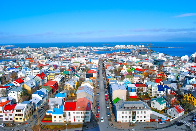 1. Reykjavik, Iceland: Với dân số chỉ khoảng 200.000 người, Reykjavik được xem là một trong những thành phố an toàn nhất châu Âu. Bạn có thể ra ngoài đi dạo buổi tối và trò chuyện với người bản xứ mà không lo ngại sự nguy hiểm.