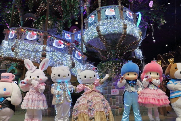 Các chương trình biểu diễn với những nhân vật tưởng tượng sẽ đem lại cho bạn không khí sôi động, thần tiên.