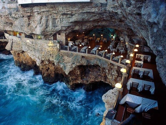 9. Puglia, Ý: Thành phố Puglia thích hợp với những tâm hồn yêu thích ẩm thực Ý. Puglia có tour khám phá ẩm thực truyền thống rất độc đáo dành cho du khách.