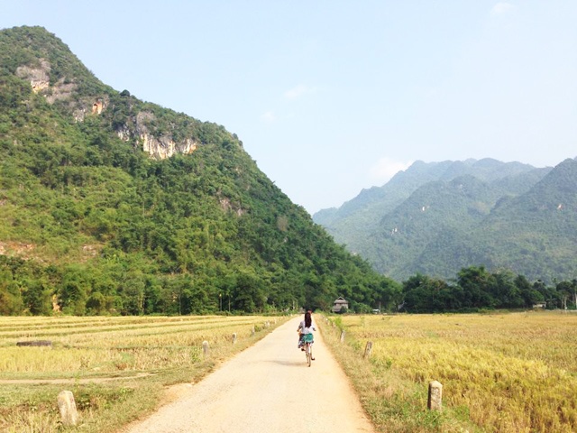 Tự chủ và linh hoạt: Một khi đi du lịch bằng xe đạp, bạn sẽ tự chủ và linh hoạt hơn trong quá trình khám phá vùng đất mới. Bạn có thể đi đến bất cứ nơi nào bạn thích vào bất cứ lúc nào. Sẽ không có tình trạng bị hủy bỏ chuyến đi khi không có vé xe hay không đón được xe để di chuyển.