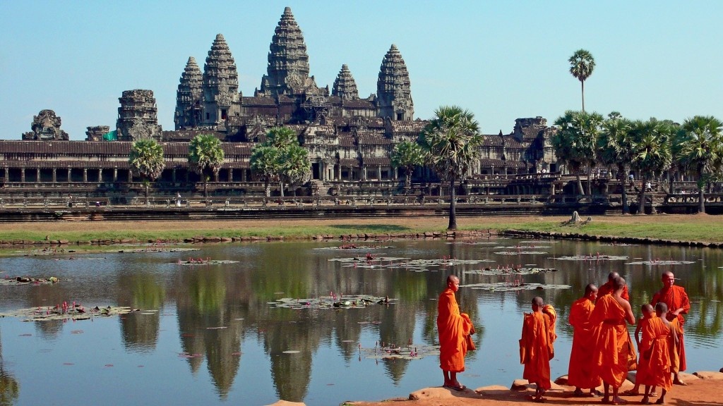 Siem Reap, Campuchia: Tại đây có Ankor Wat, di tích nổi tiếng thế giới của đế chế Khmer. Thành phố này có đầy đủ mọi thứ một du khách cần như quán rượu, hiệu sách, nhà nghỉ... với chi phí cơ bản khoảng 600.000 đồng một ngày.