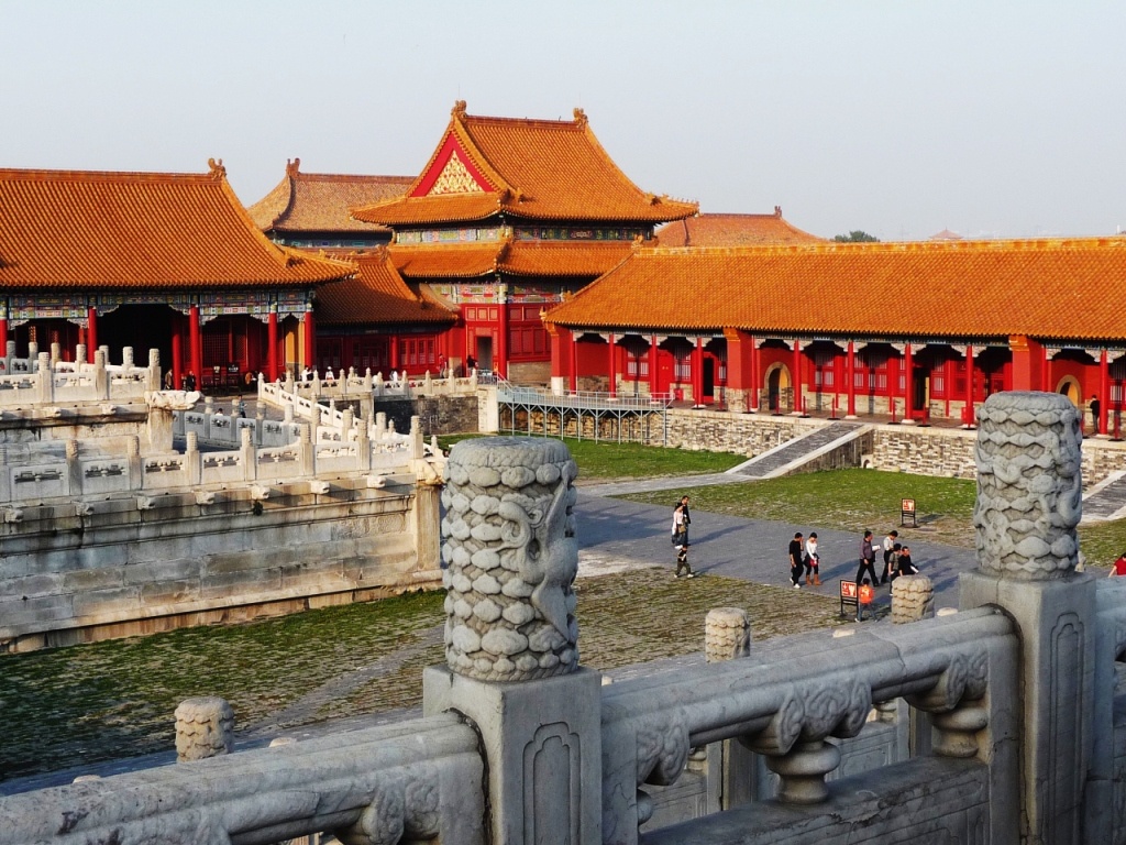 7. Tử Cấm Thành là một khu tổ hợp các công trình cổ, với nhiều hiện vật quý từ gốm và ngọc bích. Tổng cộng tòa thành này có 9.999 căn phòng. 