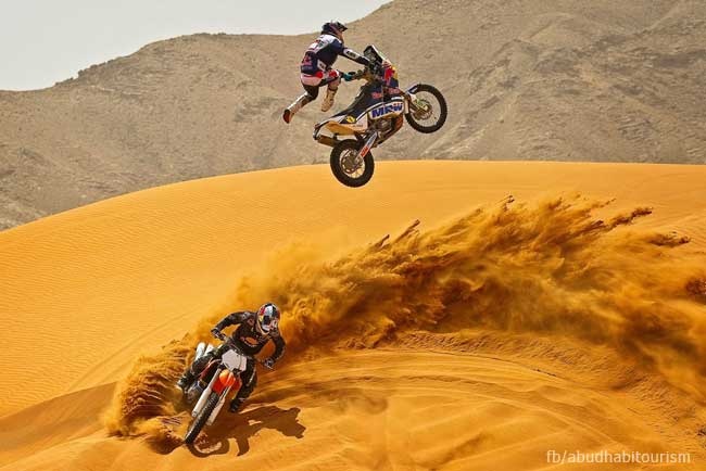 9. Tel Moreeb: Đồi cát cao 300 m này được coi là một trong những đồi cát cao nhất thế giới. Với sườn dốc thoải 50 độ, đây là thiên đường cho những người thích các môn thể thao trên cát như xe địa hình, trượt cát...