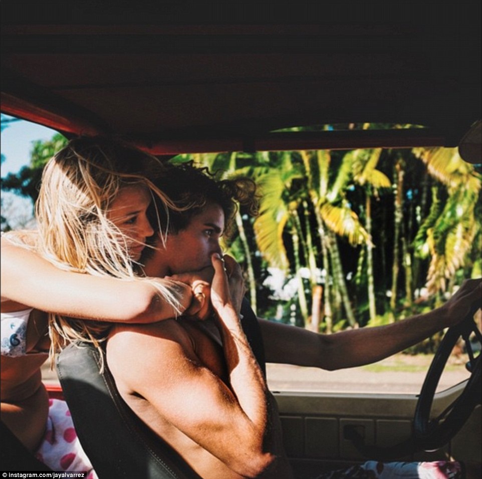 Doi tinh nhan noi tieng nho anh chup du lich hinh anh