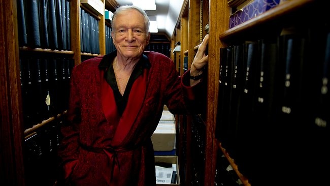 Tại đây có rất nhiều phòng bí mật: Đường vào hầm rượu của dinh thự là một đường bí mật ở hàng lang không được tiết lộ ngay cả trong chương trình truyền hình thực tế quay ở đây, vì hầm rượu được dùng như một két sắt trong các bữa tiệc. Ngoài ra, theo đồn đại ở đây có phòng Elvis, nơi Elvis đã từng “vui vẻ” với 8 cô nàng thỏ Playboy một lúc.  