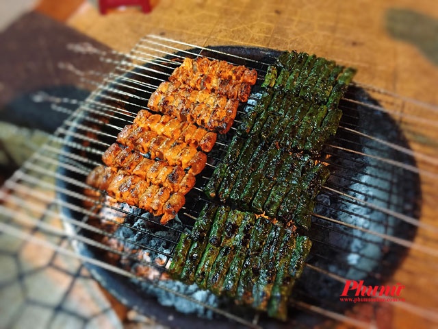 Một bếp nướng ven đường đầy mời gọi.