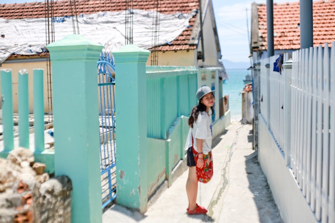 Những bức tường sơn những tông màu đặc trưng miền biển - Ảnh: Tiến Thành