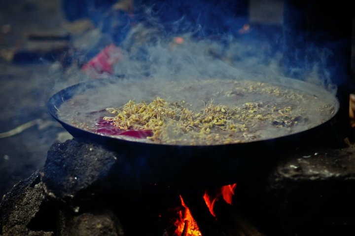 Hà Giang có những đặc sản dân tộc ngon và độc đáo như  rượu ngô, cháo ấu tàu, mật ong bạc hà, lạp xưởng, thịt trâu gác bếp, thắng cố.